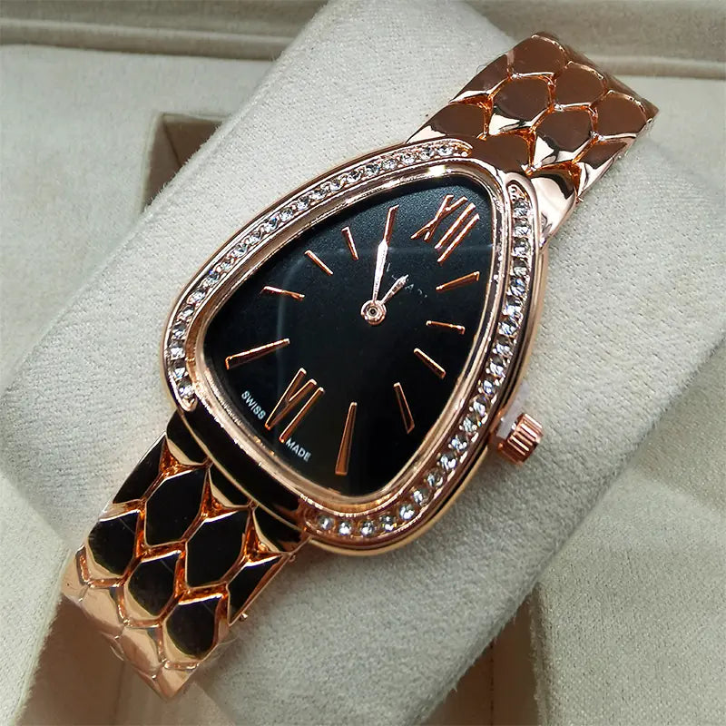 "Retro Minimalist Women's Snake Bracelet Quartz Watch"