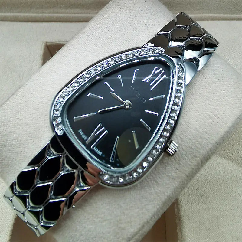 "Retro Minimalist Women's Snake Bracelet Quartz Watch"